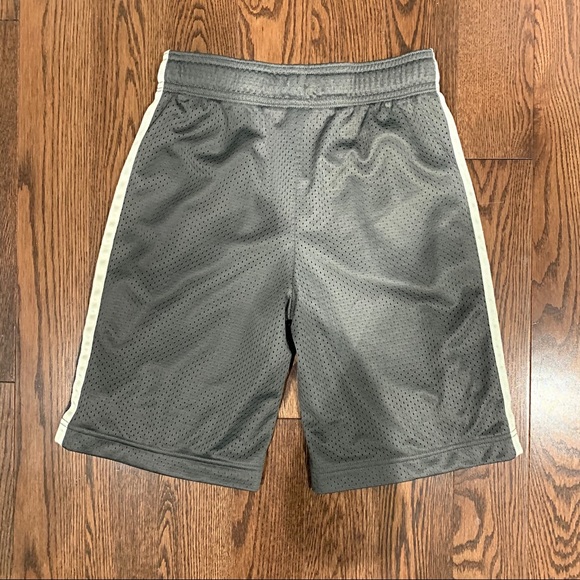 🚫SOLD🚫 {Gap} Athletic Mesh Shorts, L (10) - Picture 3 of 3